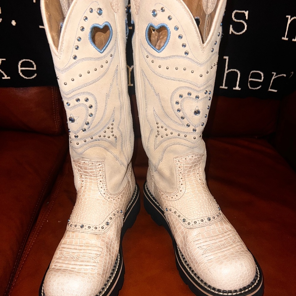 Ariat White Cream with Bling and Blue Stitching Western Cowgirl Boots 7.5